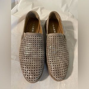 Trask Womens Ali Perforated Loafers Metallic Almond Toe Slip On Loafers Size 6
